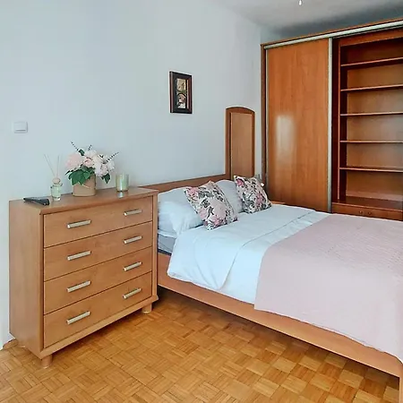 1 Bedroom Amazing In Apartment *